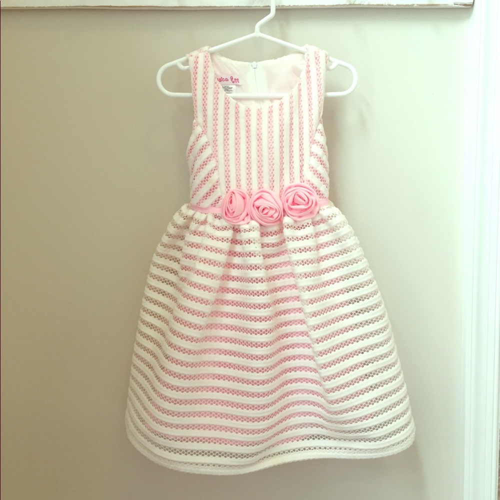 Girl’s 4T dress.